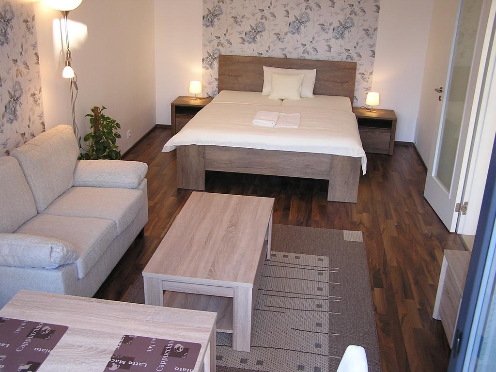 Gonda Apartments Hradec Králové Kültér fotó